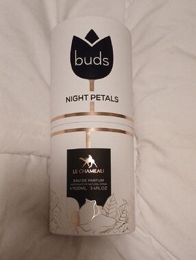 le chateau Night Petals Fragrance Tube - White & Gold